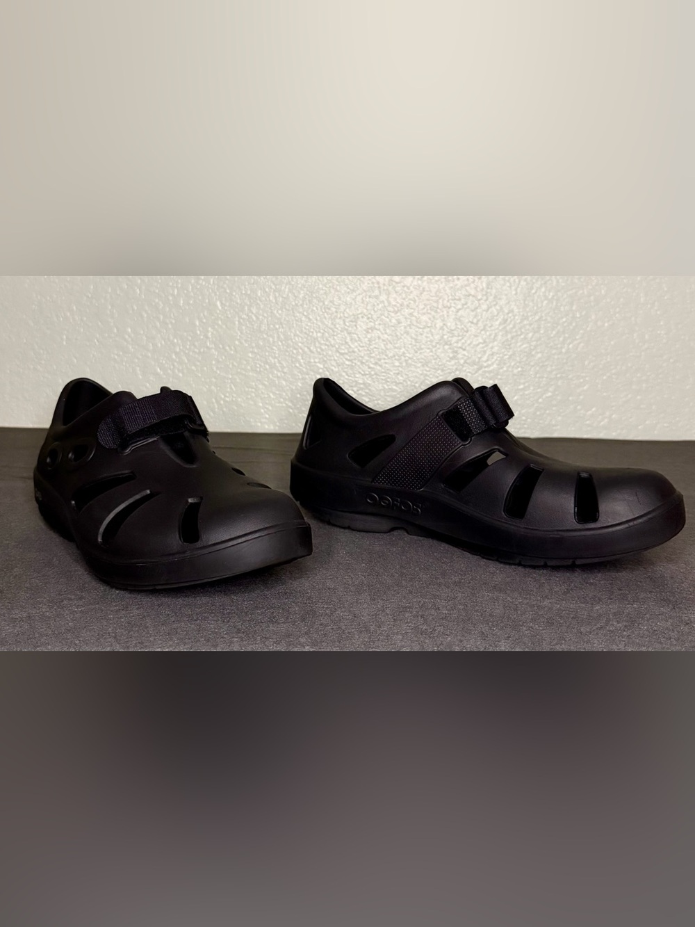 OOFOS OOcando Sport Recovery Clogs M10 W12